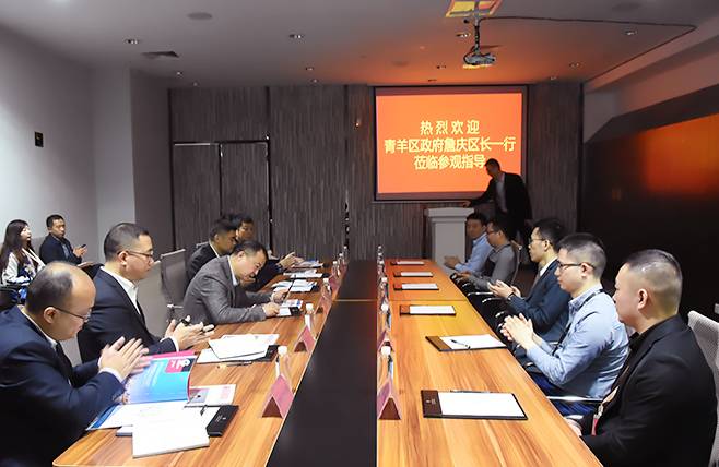 青羊区詹庆区长一行领导莅临我司视察指导
